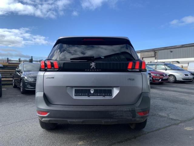 Peugeot 5008 image 1