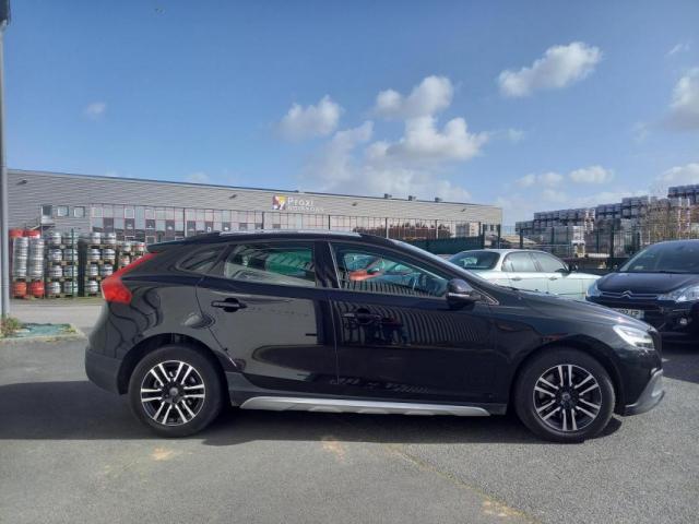 Volvo V40 Cross Country image 1