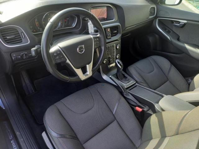 Volvo V40 Cross Country image 2