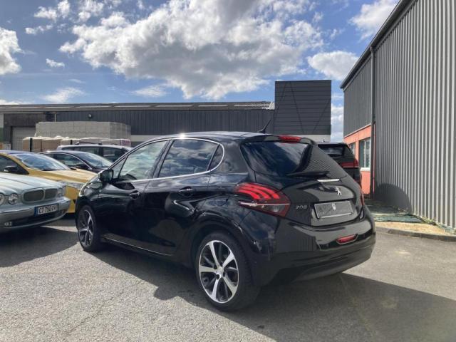 Peugeot 208 image 1