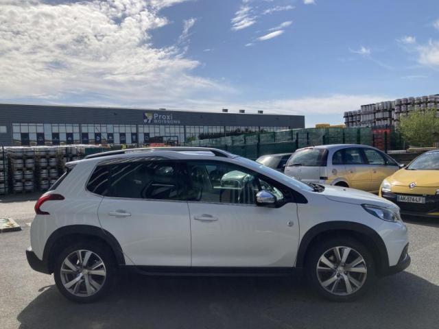 Peugeot 2008 image 8