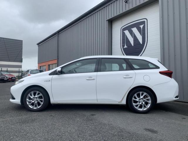 Toyota Auris image 2