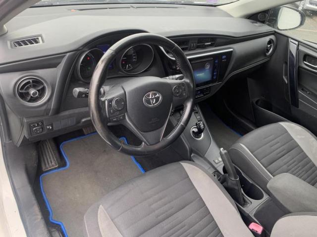 Toyota Auris image 6