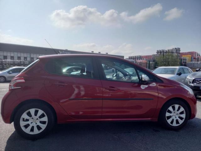 Peugeot 208 image 9