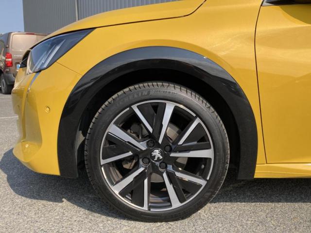 Peugeot 208 image 8