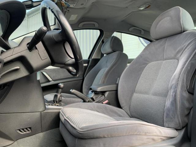 Peugeot 407 image 9