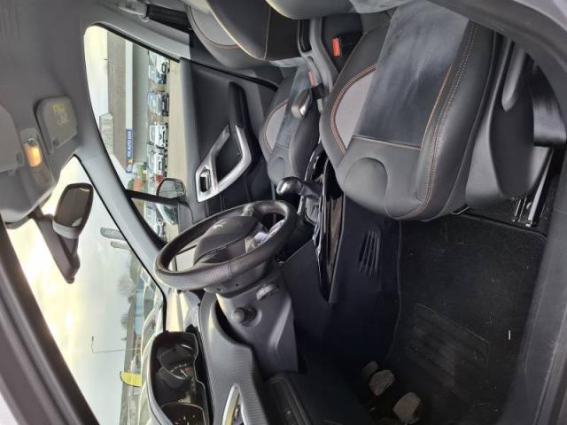 Peugeot 2008 image 9