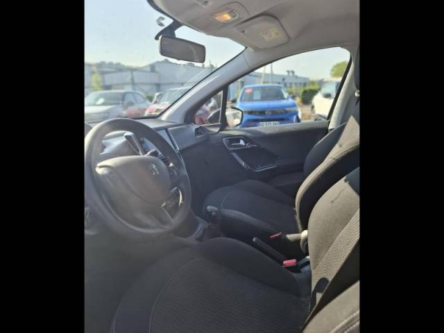 Peugeot 208 image 1