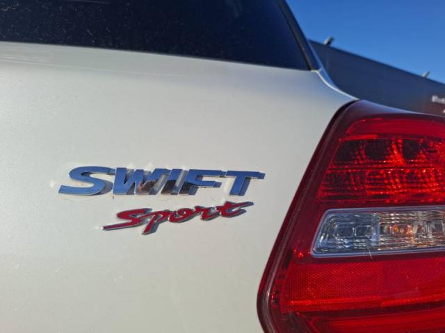 Suzuki Swift image 9