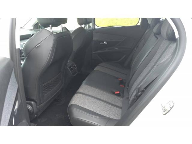 Peugeot 3008 image 2
