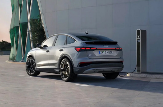 AUDI Q4 SPORTBACK E TRON