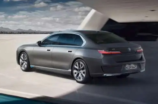 BMW I7