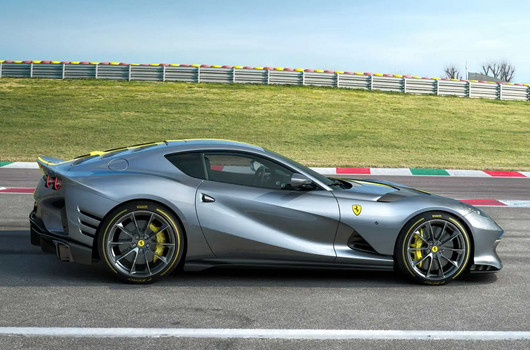 FERRARI 812