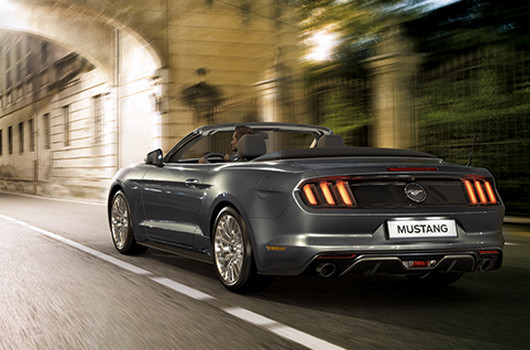 FORD MUSTANG CONVERTIBLE
