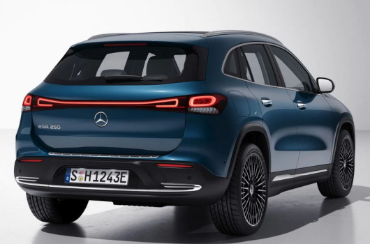 MERCEDES BENZ EQA