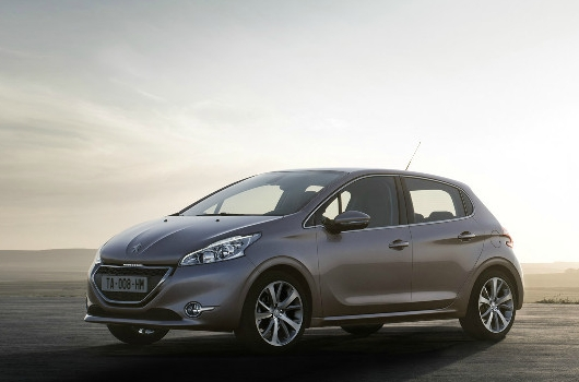 PEUGEOT 208